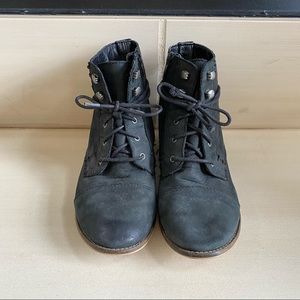 Steve Madden Vintage Lace Up Bootie | Black | Size 7 |